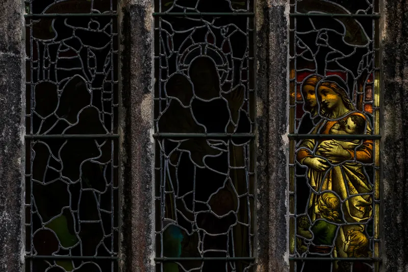 Filtering windowlight, St. Just-in-Roseland. 2022.